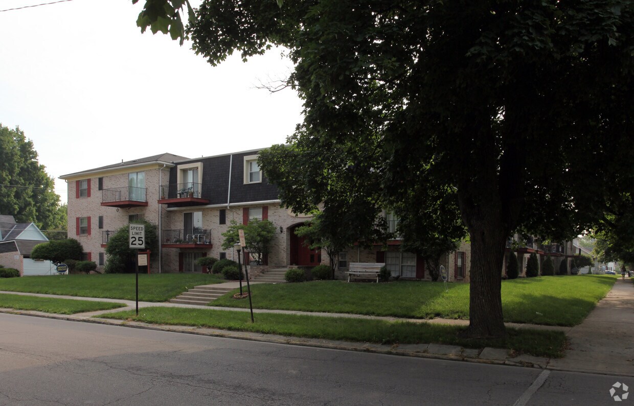 Foto del edificio - Governor's Manor Apartment