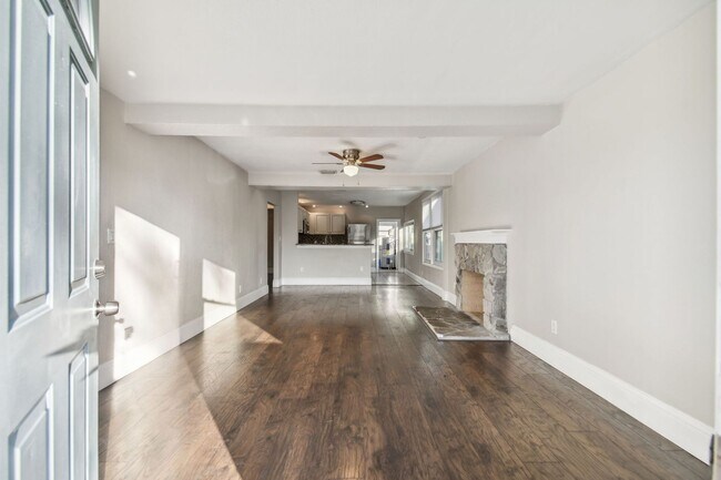 Foto del edificio - Charming 3 bed 2 bath North Kenwood home w...