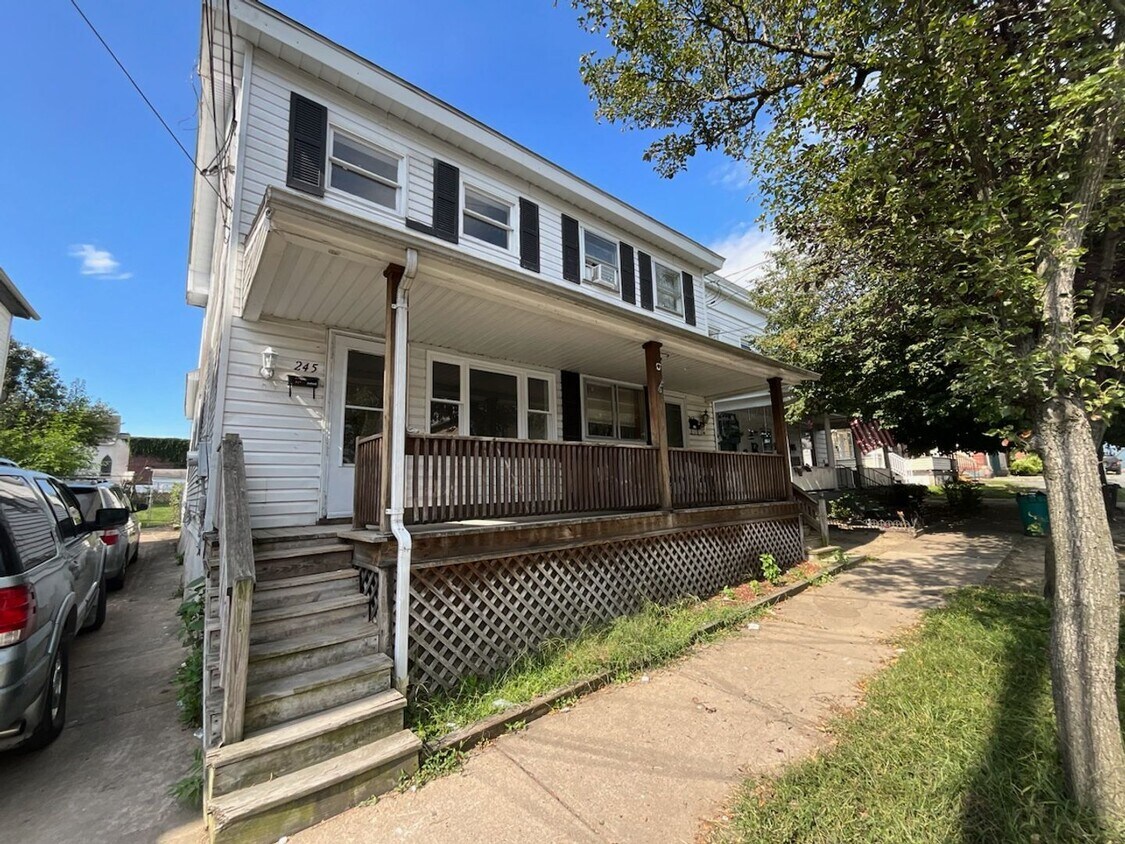 Foto principal - Newly Renovated 2 Bedroom Home