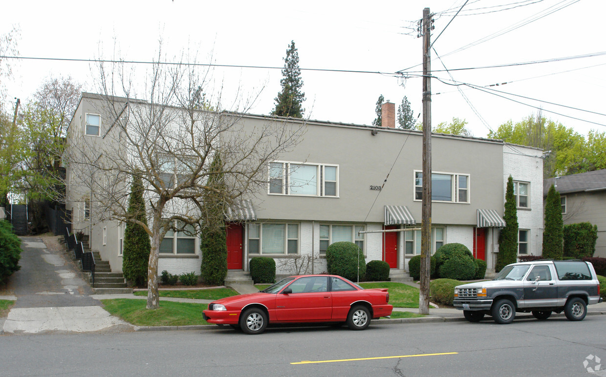 Primary Photo - Evergreen Apartments