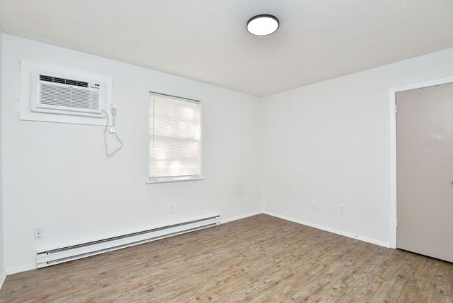 Foto del edificio - 1 Bedroom 1 Bath ~ Off Whitehorse Rd.