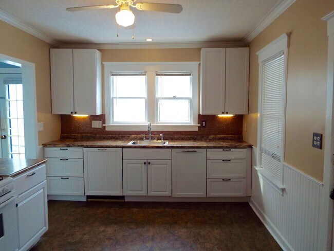 Foto del edificio - 603 S Batavia Ave