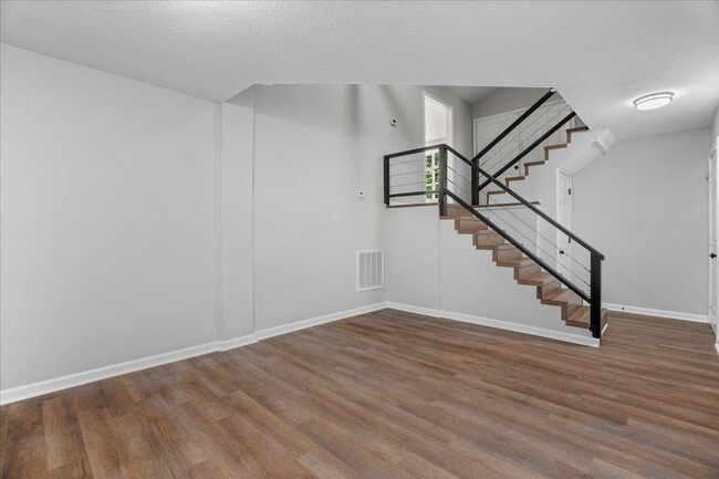 Building Photo - 1844 Brier Ln