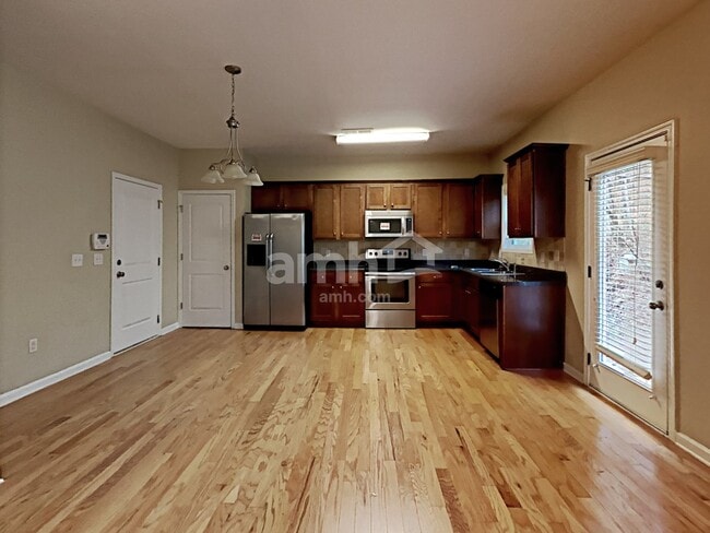 Building Photo - 507 Round Rock Trl