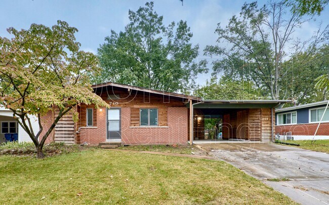 Building Photo - 740 Jamaica Pl