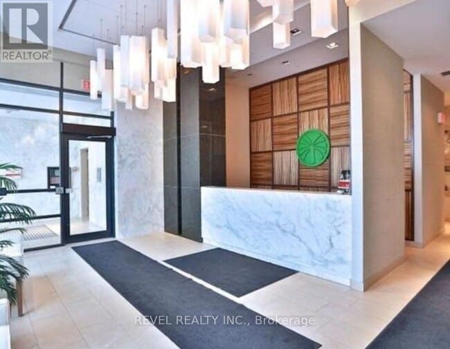 Photo du bâtiment - 5740-5740 Yonge St