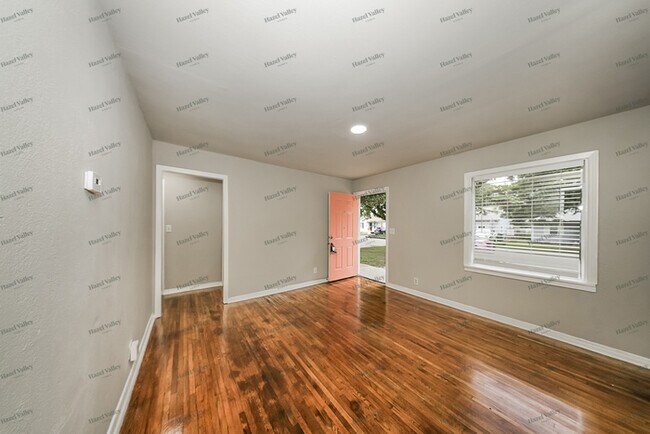Foto del edificio - 5206 N Beaver Ave