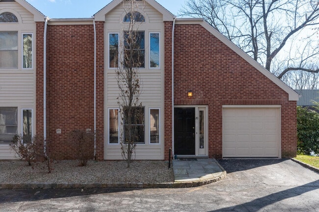 Building Photo - 20 Pine Brook Ln
