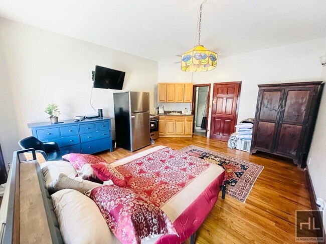 Building Photo - Your Bright & Cozy Fully-Furnished Studio ...