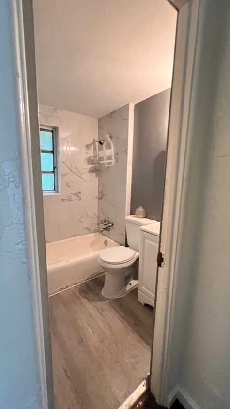 Building Photo - 2217 W 39th St