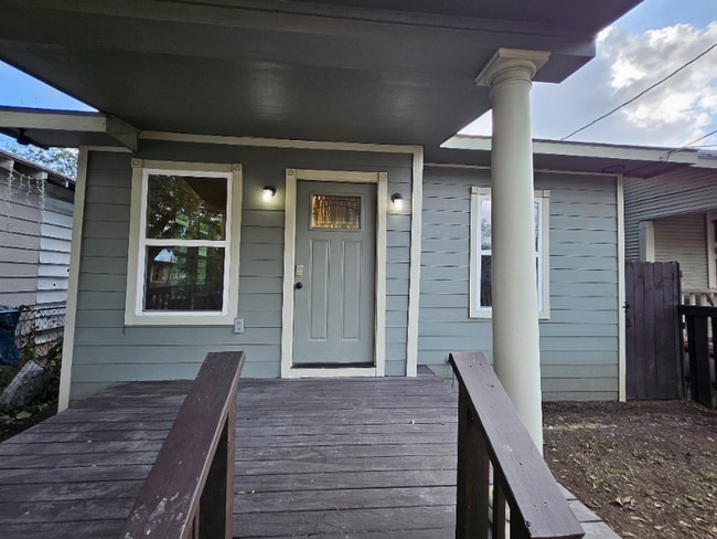 Building Photo - 1016 Center St