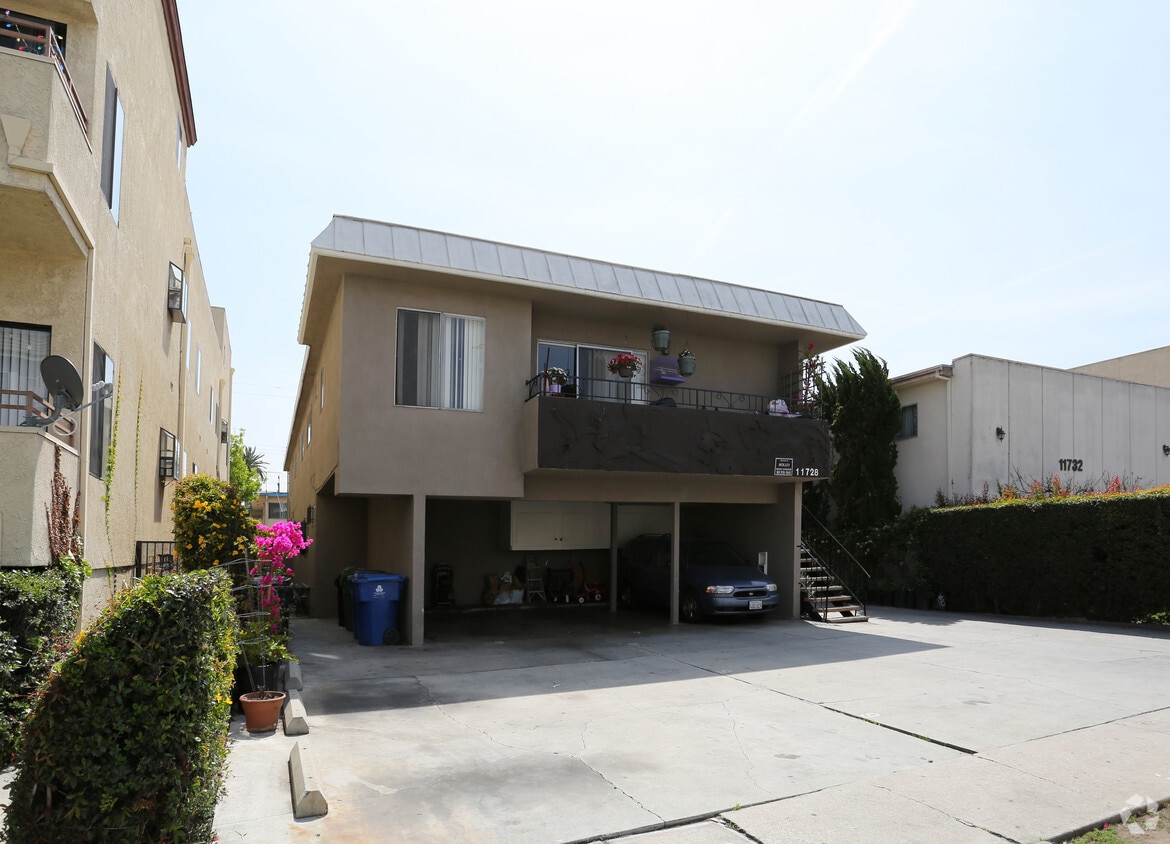 Building Photo - 11728 Avon Way