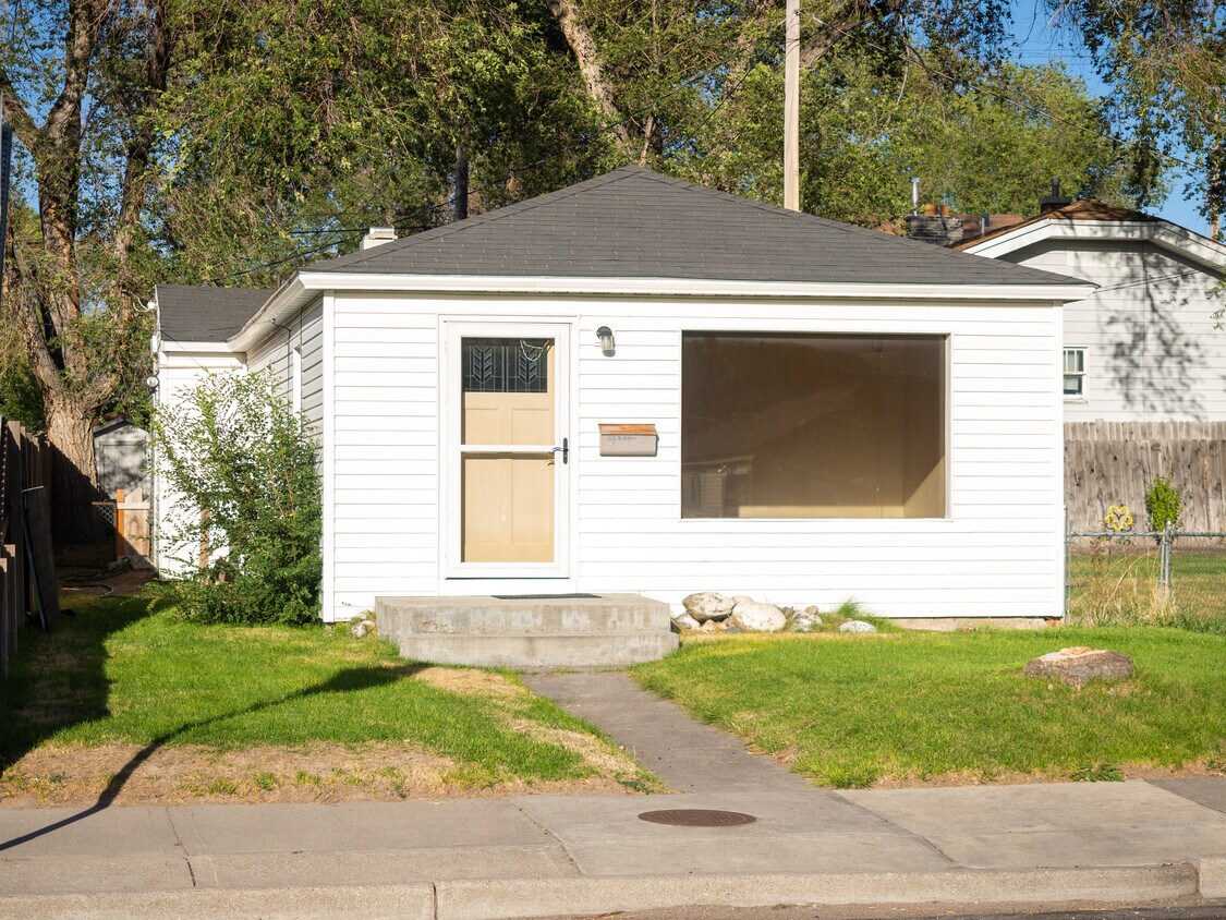 Front elevation - 1616 N Arthur Ave
