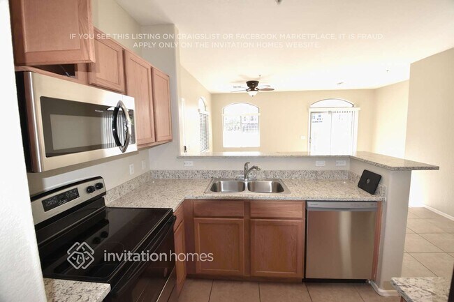 Foto del edificio - 421 N 168th Ln