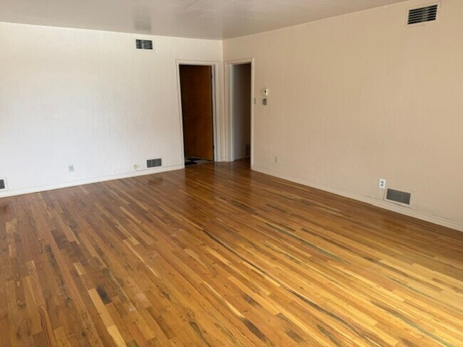 Foto del edificio - 1810 N Juniper St