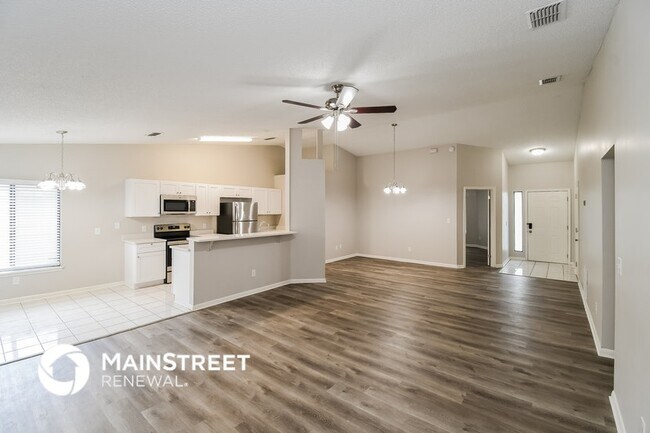 Foto del edificio - 7848 Hunters Lake Cir S