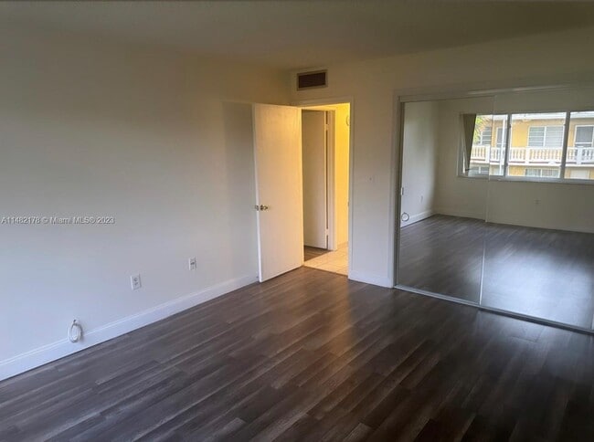 Building Photo - 135 NE 202nd Terrace