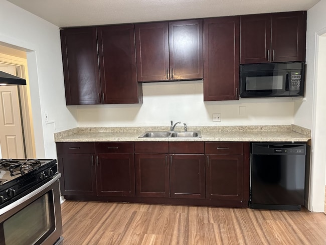 Building Photo - Spacious 4-Bed Home with Garage Near I-225...