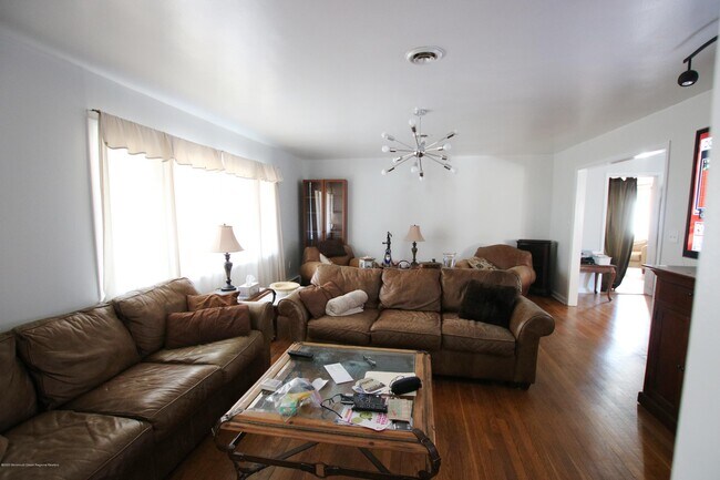 Foto del edificio - 450 Redmond Ave