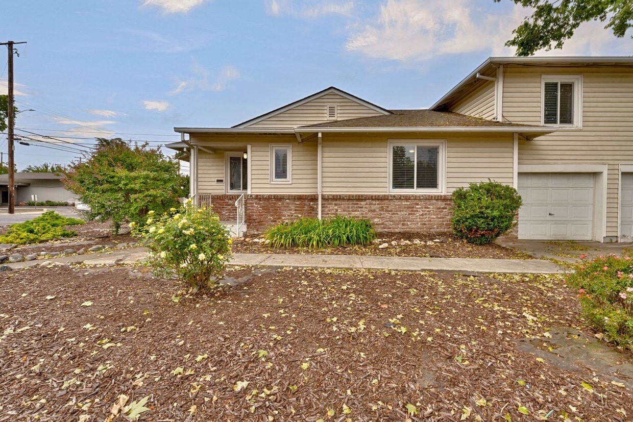 5400-5402 Folsom Blvd - 5400-5402 Folsom Blvd