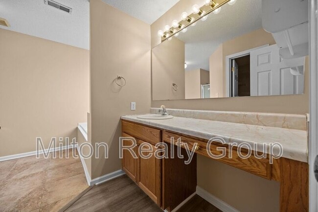 Building Photo - 101 Fairwoods Ct