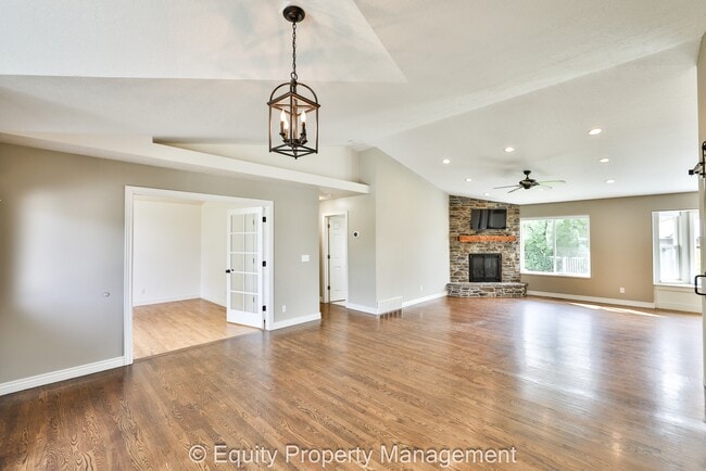 Foto del edificio - 10787 N 5800 W St