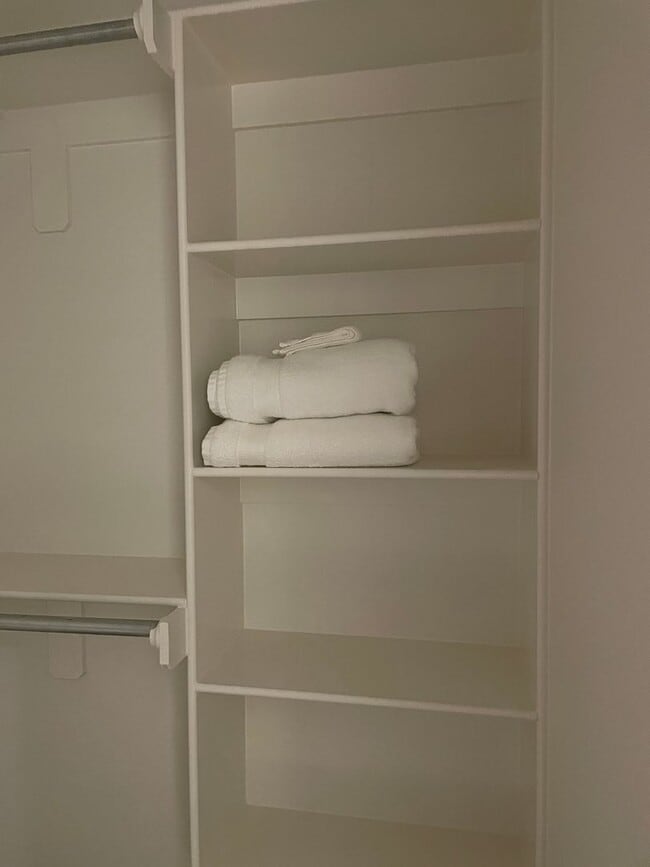 Foto del edificio - Fully Furnished 3 bed 2 bath, AVAILABLE March 1st!