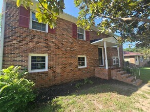 Building Photo - 1211 Clifton Dr