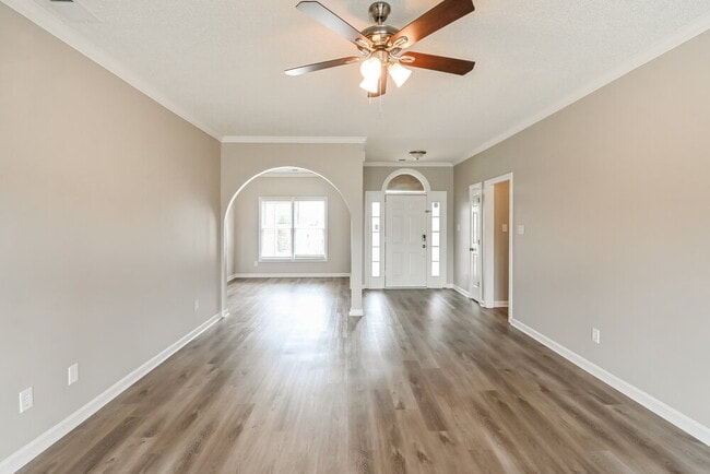 Building Photo - 4463 Whispering Bend Dr