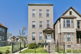 Building Photo - 1636 N Spaulding Ave