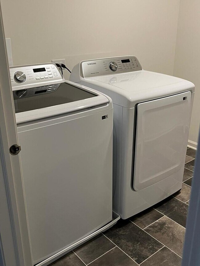 Building Photo - 2092 Canyon Creek Ct