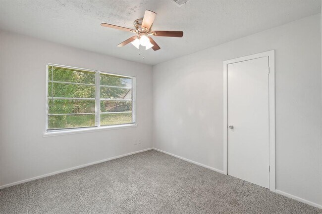 Foto del edificio - 2206 Hickory Ln