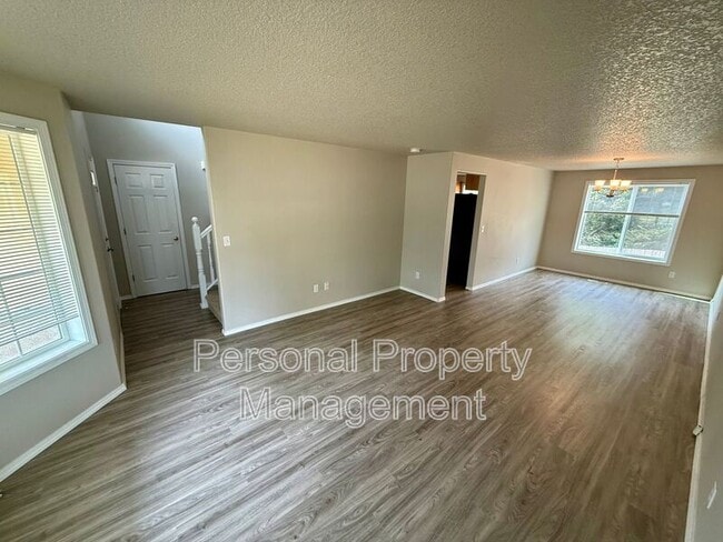 Building Photo - 2411 N Heron Dr