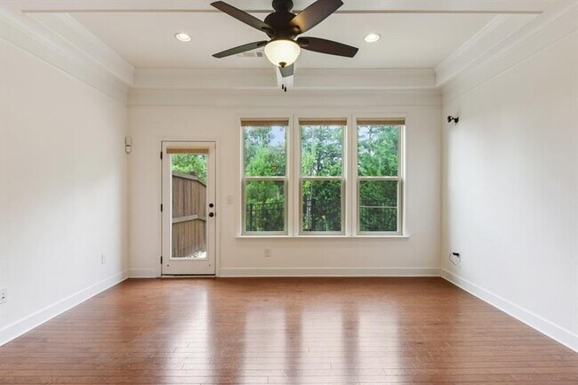 Foto del edificio - 2422 Norwood Dr SE