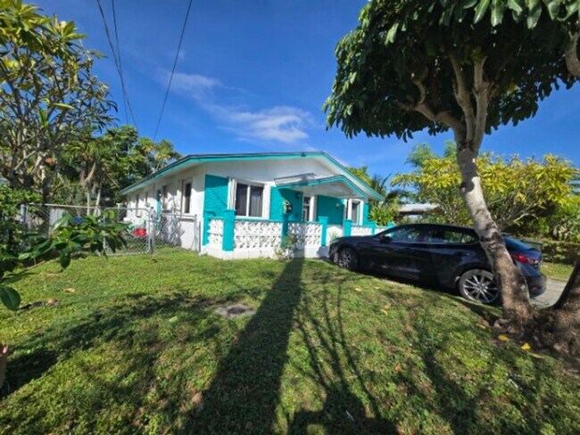 Foto del edificio - Comfortable Oakland Park Living - 3BR with Outdoor Space