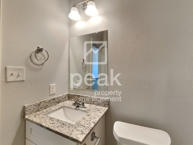 Foto del edificio - Fort Worth Duplex NOW LEASING for a July M...