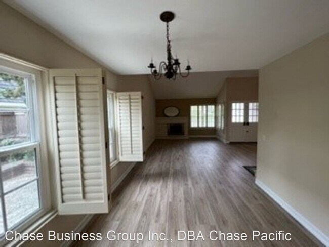 Building Photo - 3 br, 3 bath House - 126 E. Yale Loop #14