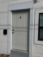 Building Photo - 839 S Jackson St