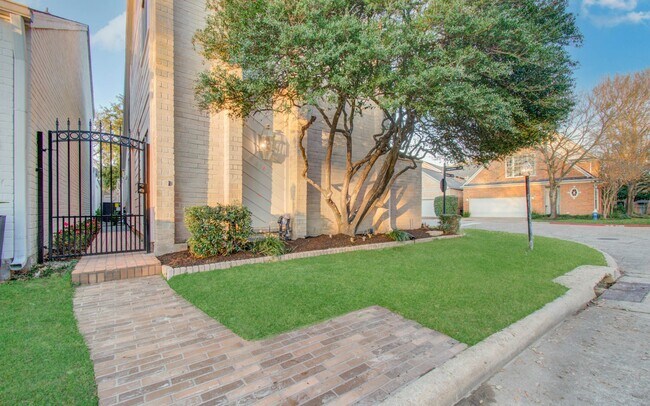 Foto del edificio - 9582 Doliver Dr