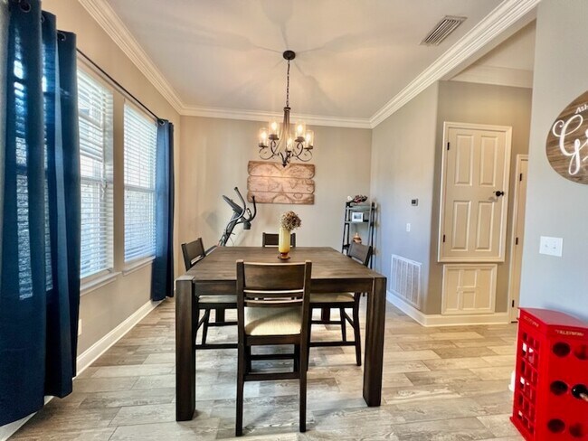 Building Photo - 509 Grand Ridge Dr