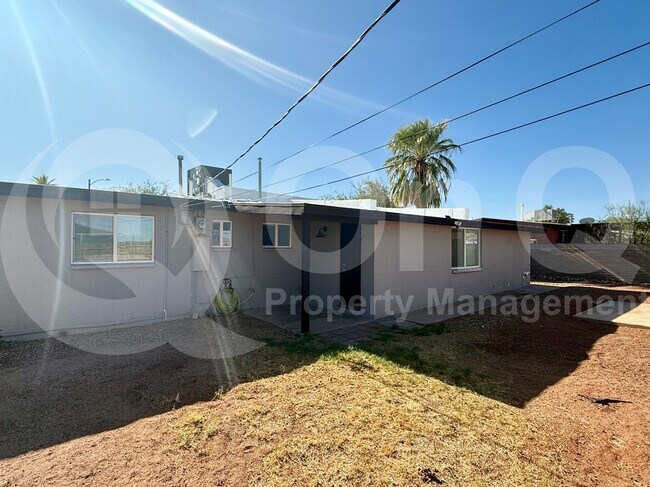 Foto del edificio - 518 S Mann Ave