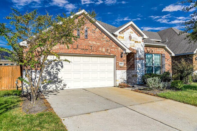 Building Photo - 4834 Oak Rambling Dr