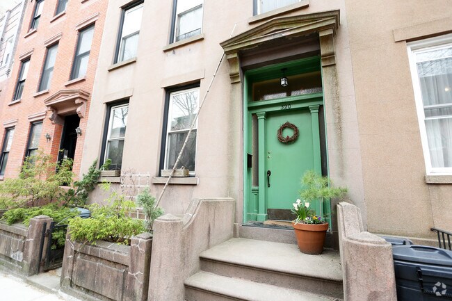 Building Photo - 320 Sackett St