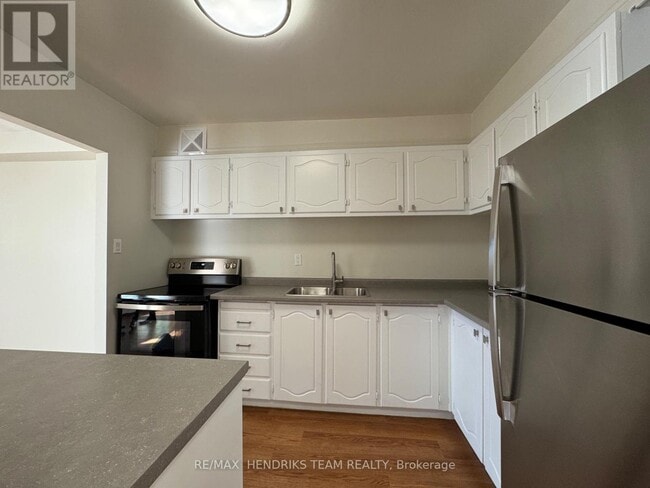 Building Photo - 5611 Valley Wy