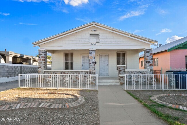 Foto del edificio - 3418 Yandell Dr