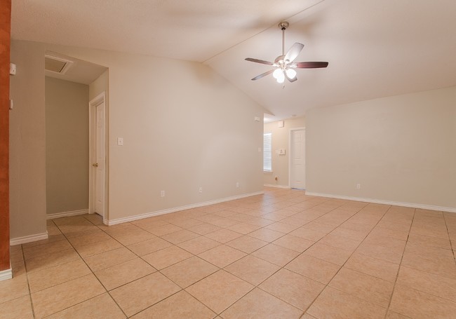 Building Photo - 1423 Western Oaks Ct