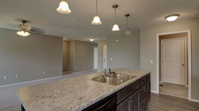 Building Photo - 4 Bedroom Rental Home in Springfield!