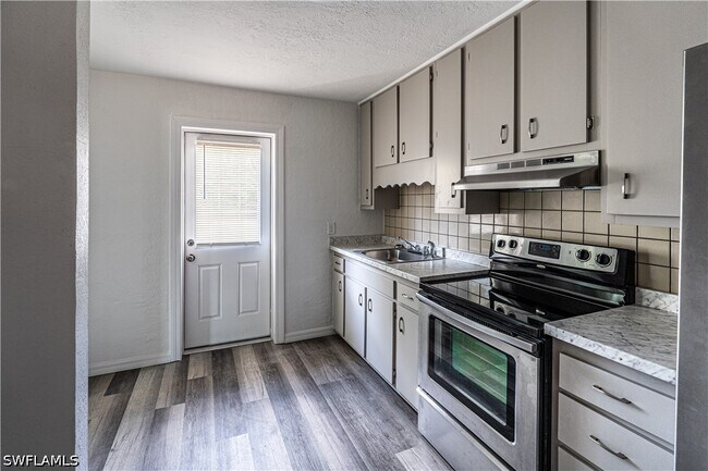 Foto del edificio - 2352 Sunnyview Dr