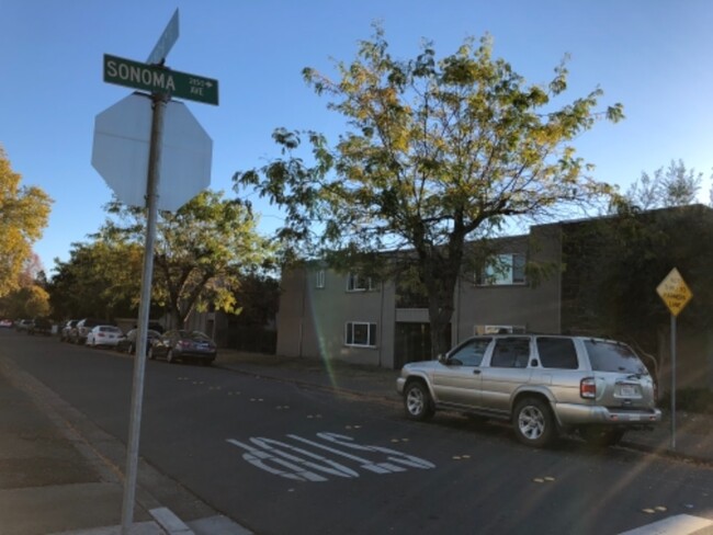 Building Photo - Kimberly Court Apartments