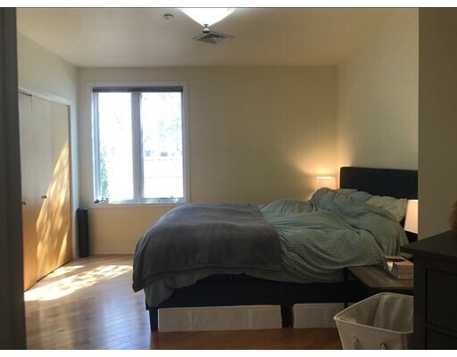 Foto del edificio - 36 Bay State Rd